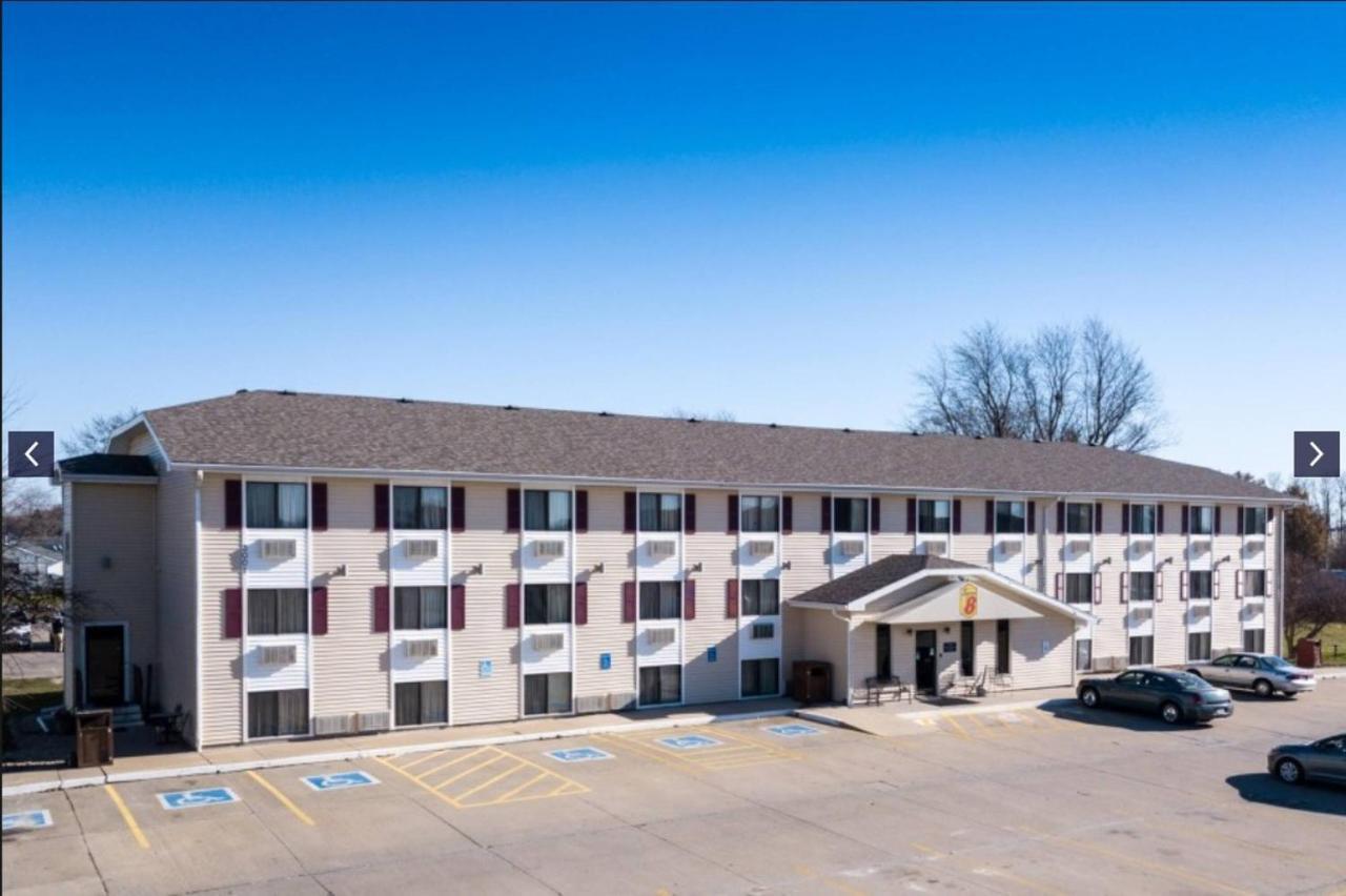 Hotel Super 8 By Wyndham Burlington Exterior foto